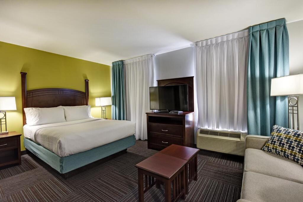 Hotel Staybridge By Ihg 3*